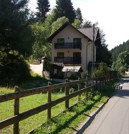 Casa Fulg De Nea Hotel Moeciu De Sus Exterior photo