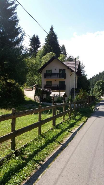 Casa Fulg De Nea Hotel Moeciu De Sus Exterior photo